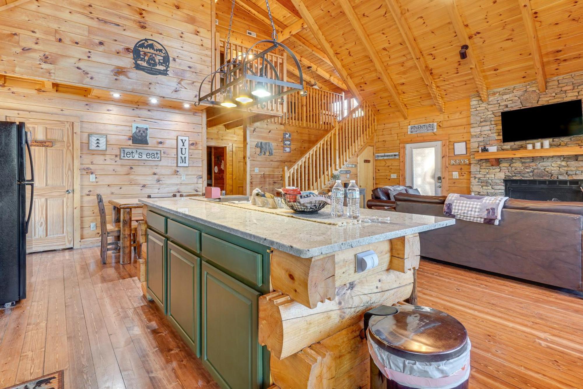 Sevierville Cabin With Deck Minutes To Pigeon Forge Екстер'єр фото